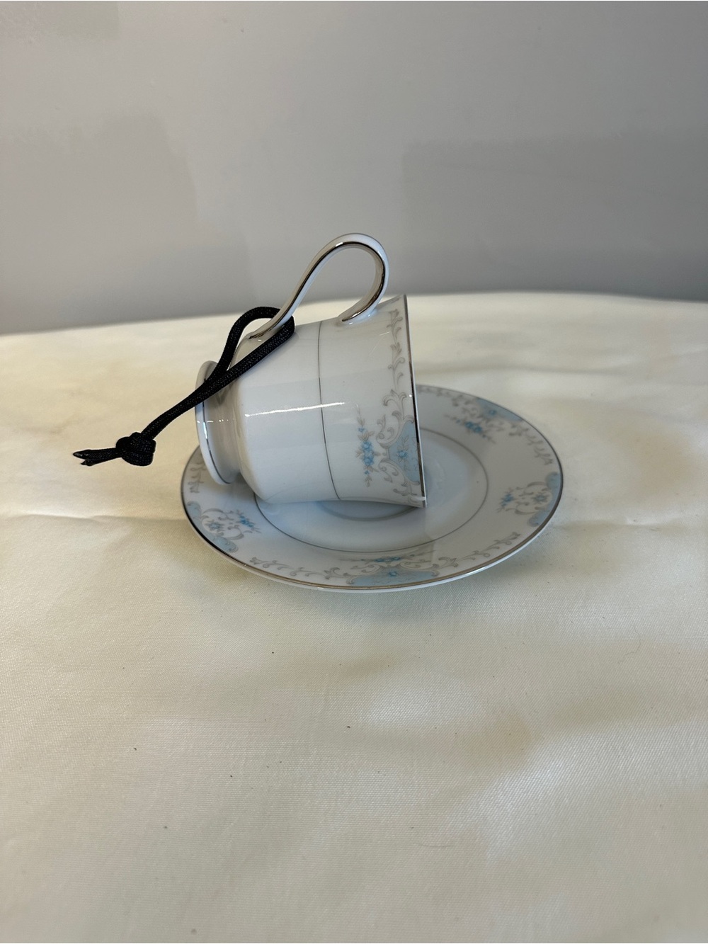 China Tea Cup And Saucer Hanging Bird Feeder with Paracord